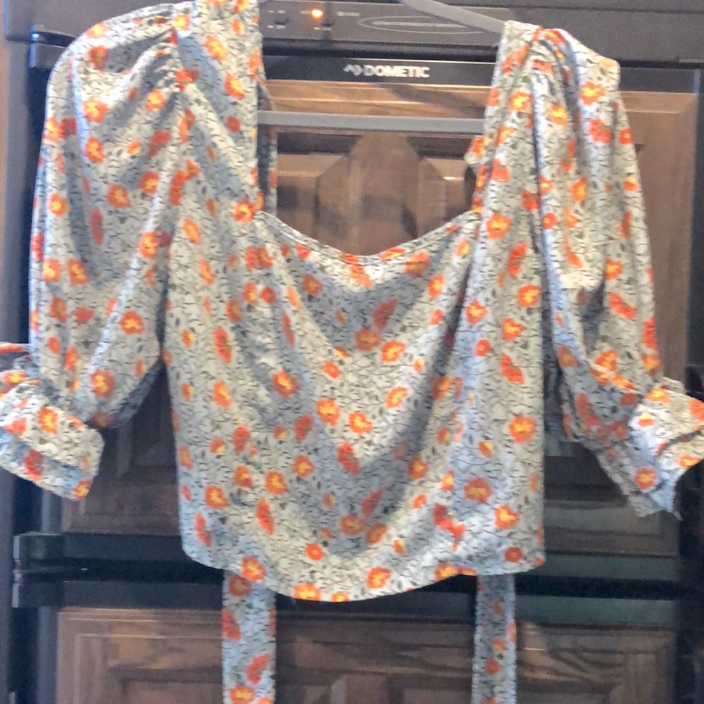 Flower print top. Like new no stains.